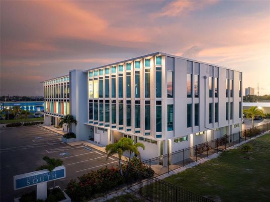 Exterior, Facade, Water, Modern