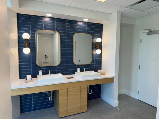 Bathroom, Dual Sink Vanities, Interior, Recessed Lighting