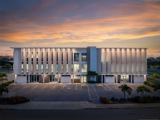 Exterior, Facade, Modern