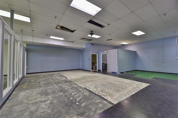 Empty room, Interior, Recessed Lighting