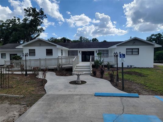 Exterior, Facade, Ranch