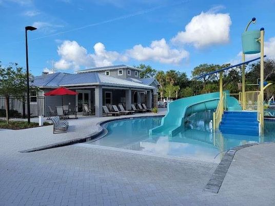 Exterior, Pool