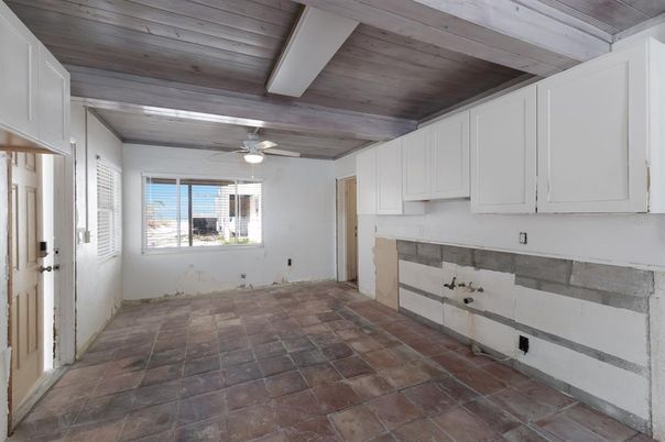 Empty room, Interior, Wooden Ceilings
