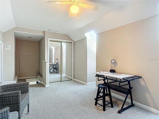 Home Office, Interior