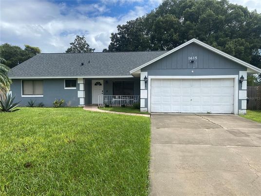Attached, Exterior, Facade, Ranch