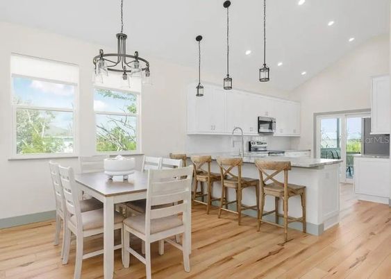 Dining room, Interior, Kitchen, Pendant Lights, Recessed Lighting, Wood Texture Flooring