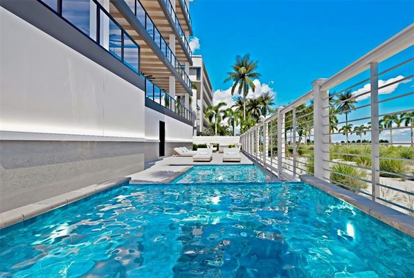 Exterior, Pool