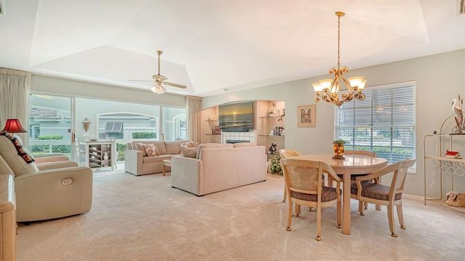 Chandelier, Dining room, Interior, Living room