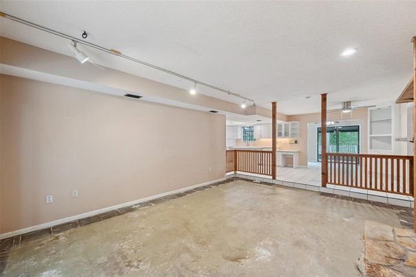 Empty room, Interior, Recessed Lighting