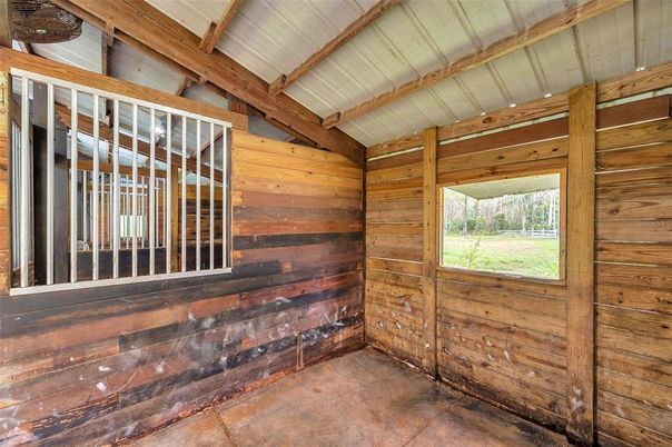 Empty room, Interior, Wooden Beams, Wooden Walls