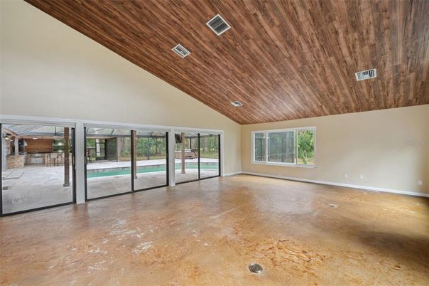 Empty room, Interior, Wooden Ceilings