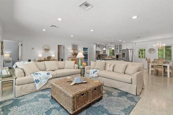 Chandelier, Dining room, Interior, Kitchen, Living room, Pendant Lights, Recessed Lighting, Stainless Steel Appliances