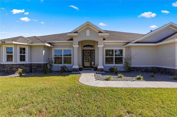 Exterior, Facade, Ranch