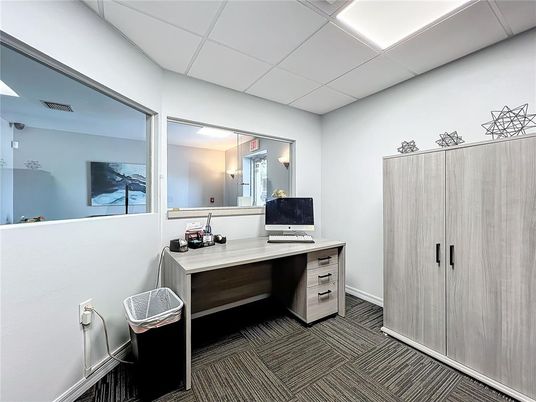Home Office, Interior