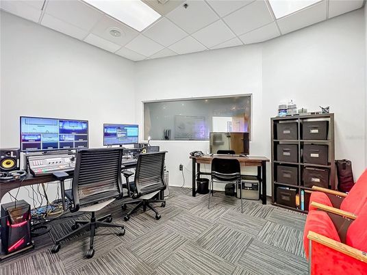 Home Office, Interior