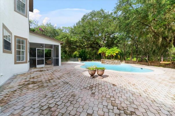 Exterior, Pool