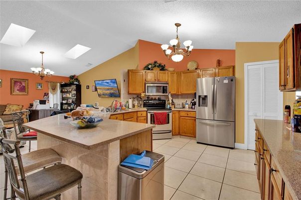 Chandelier, Dining room, Interior, Kitchen, Stainless Steel Appliances