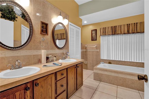 Bathroom, Dual Sink Vanities, Interior, Recessed Lighting