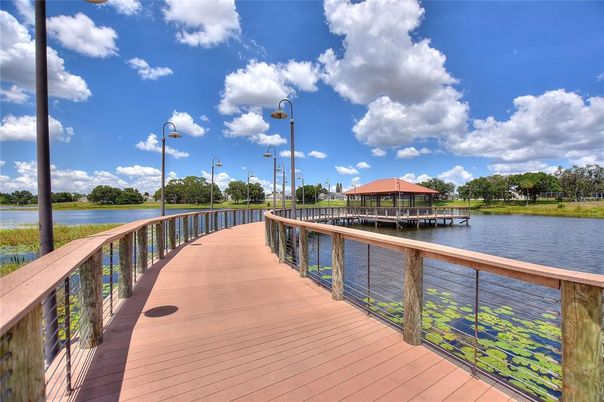 Exterior, Lake