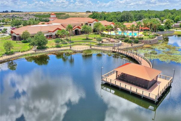Exterior, Lake