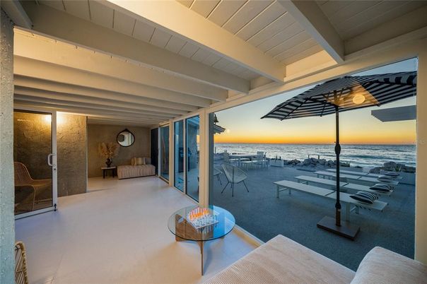Interior, Living room, Water