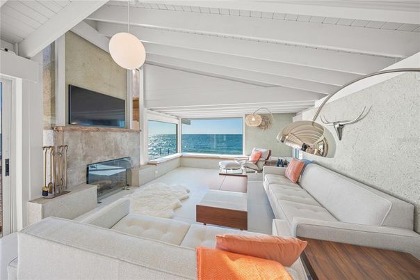 Fireplace, Interior, Living room, Pendant Lights, Water, Wood Texture Flooring
