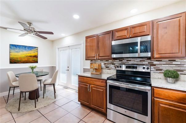 Dining room, Interior, Kitchen, Recessed Lighting, Stainless Steel Appliances