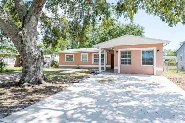Backyard, Exterior, Facade, Ranch