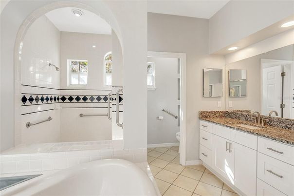 Bathroom, Dual Sink Vanities, Interior, Recessed Lighting