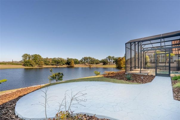 Exterior, Lake