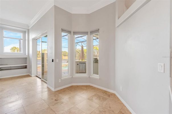 Empty room, Interior