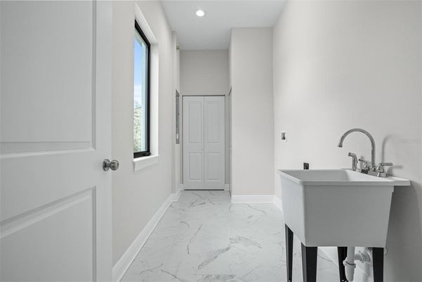 Bathroom, Interior, Marble, Recessed Lighting