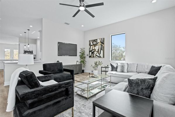 Interior, Living room, Pendant Lights, Recessed Lighting