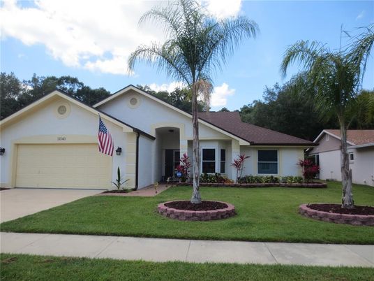 Attached, Exterior, Facade, Ranch