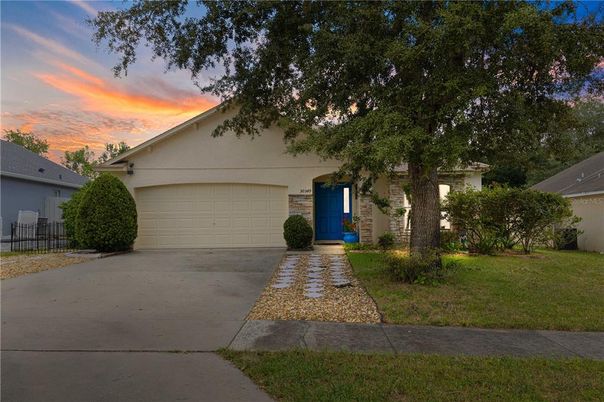 Attached, Exterior, Facade, Ranch