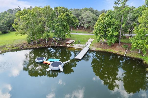 Exterior, Lake