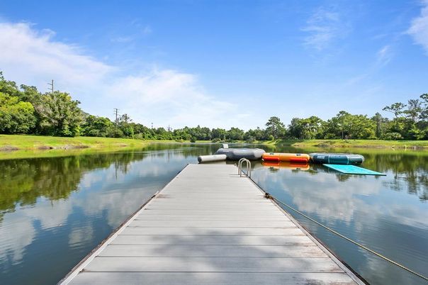 Exterior, Lake