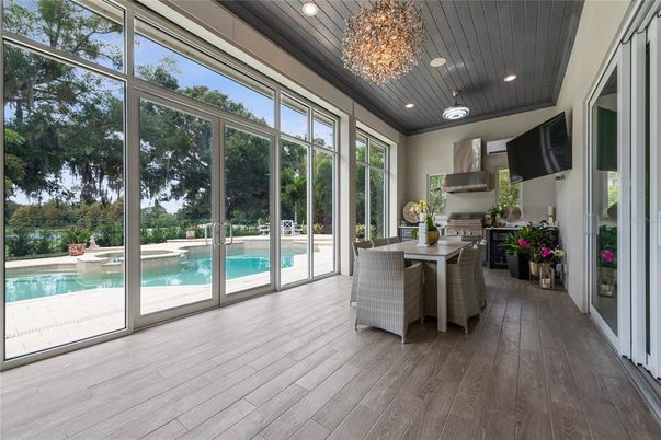 Interior, Recessed Lighting, Sun Room, Wood Texture Flooring