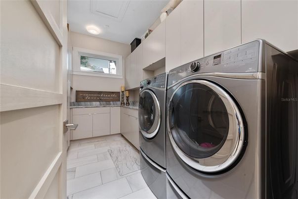Interior, Marble, Recessed Lighting, Washer