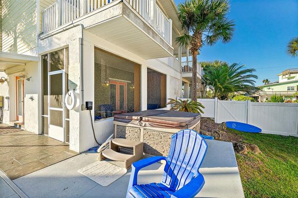 Exterior, Hot Tub