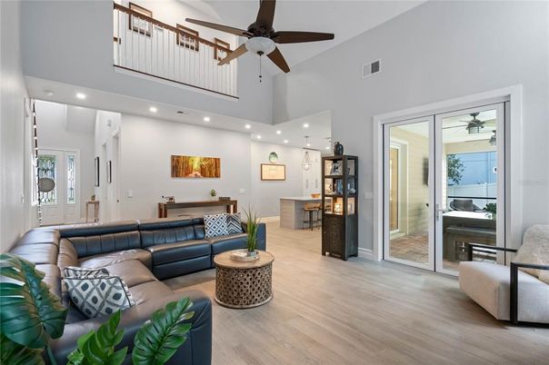 Interior, Living room, Pendant Lights, Piano, Recessed Lighting, Wood Texture Flooring