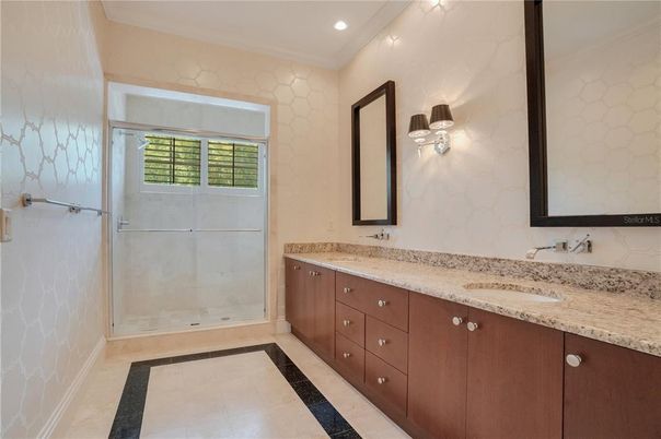 Bathroom, Dual Sink Vanities, Interior, Recessed Lighting