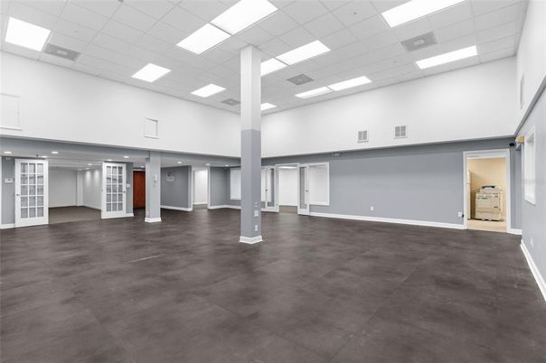 Empty room, Interior, Recessed Lighting