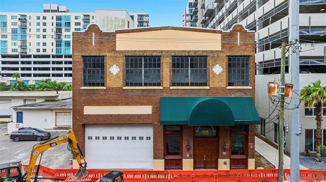 Attached, Exterior, Facade, Brick Facade, Rowhouse
