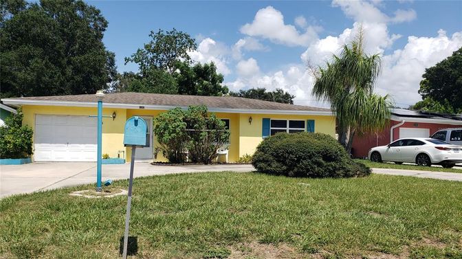 Attached, Exterior, Facade, Ranch