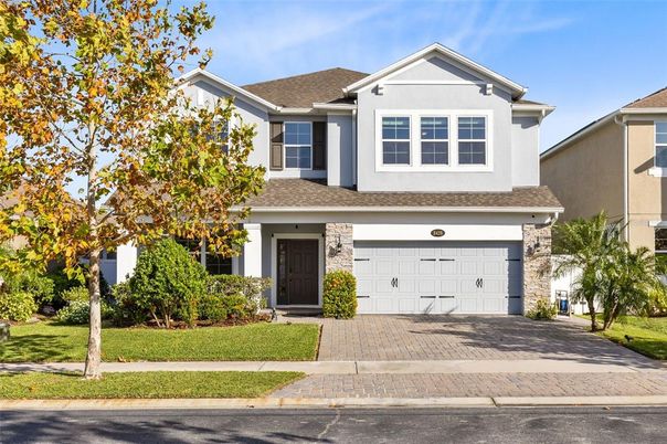 Attached, Exterior, Facade, American Craftsman