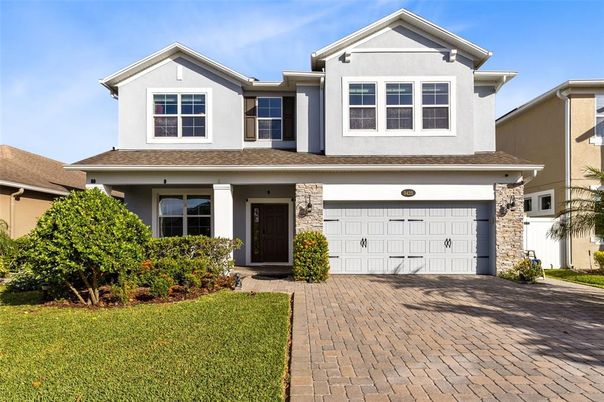 Attached, Exterior, Facade, American Craftsman