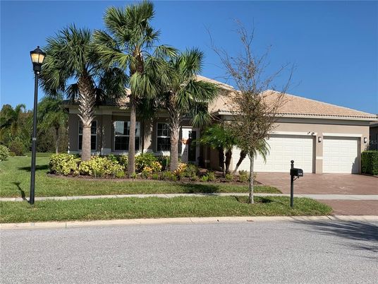 Attached, Exterior, Facade, Mediterranean