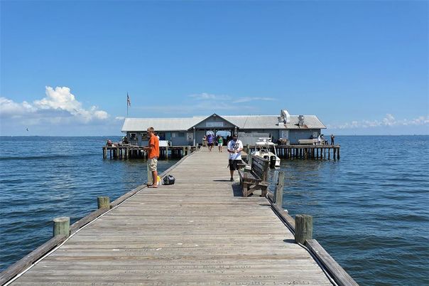 Exterior, Lake