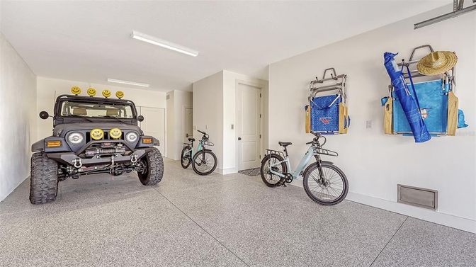 Garage, Interior
